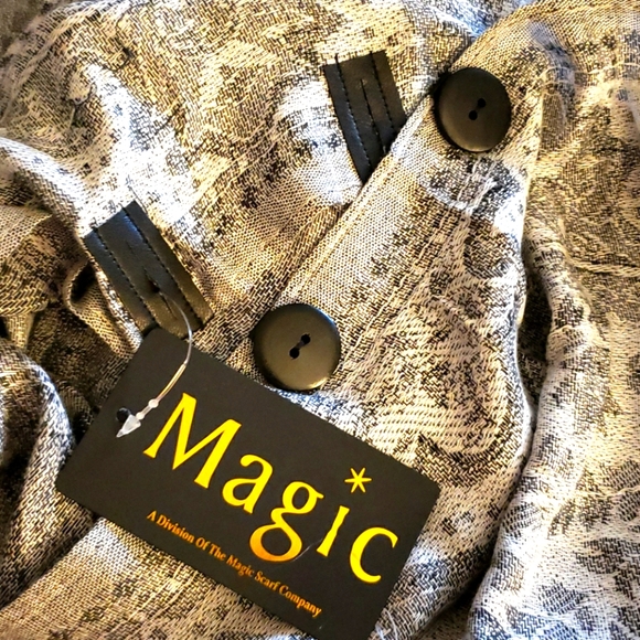 🆕️Magic Scarf - Picture 3 of 3